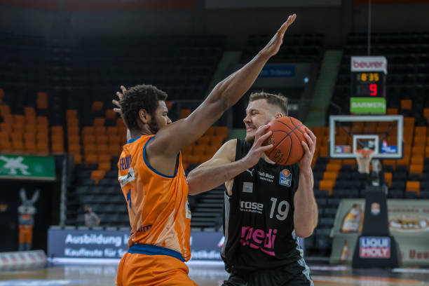 首当其冲的 首当其冲的